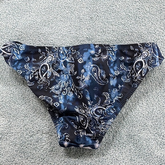 Jessica Simpson bikini bottom - Picture 2 of 6